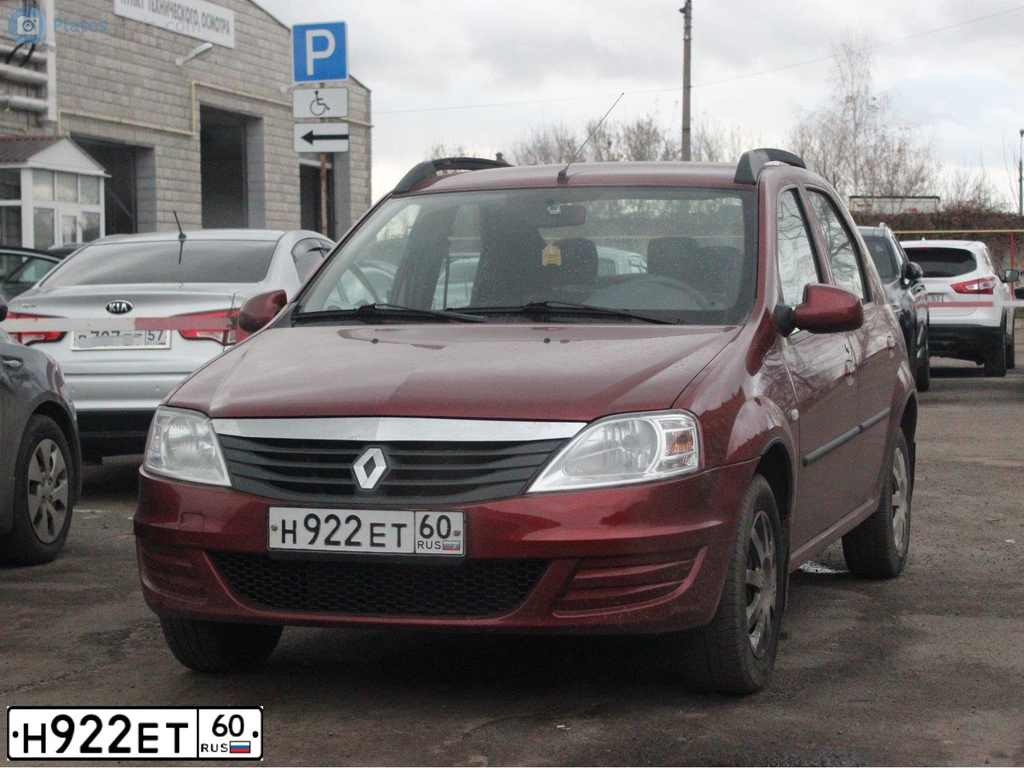 Фото автомобиля RENAULT LOGAN, 2011 — госномер В265СА57. Цвет: Красный