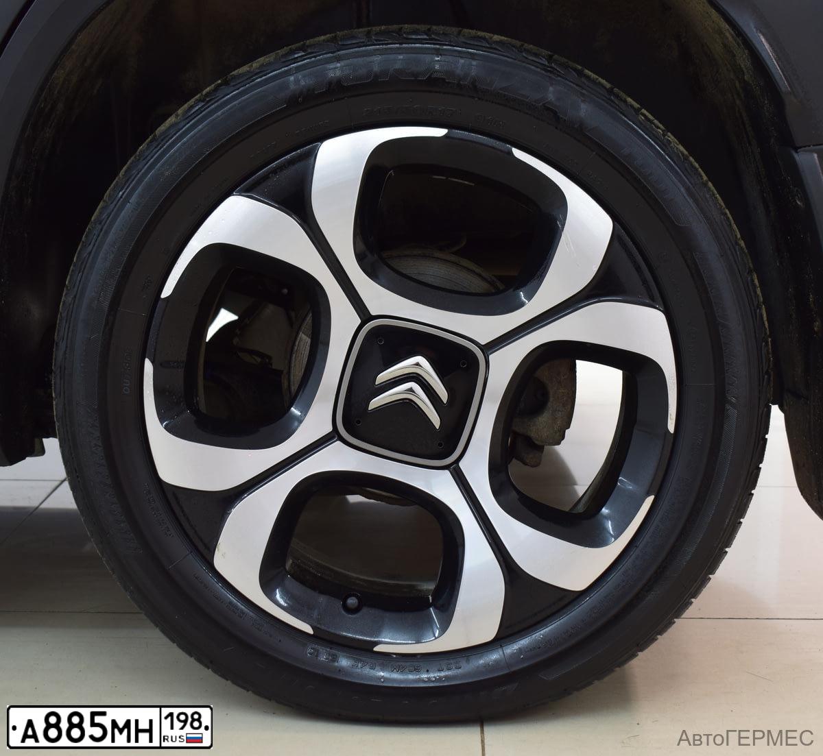 Фото автомобиля CITROEN C3 PICASSO, 2018 — госномер В728АН977. Цвет: Красный