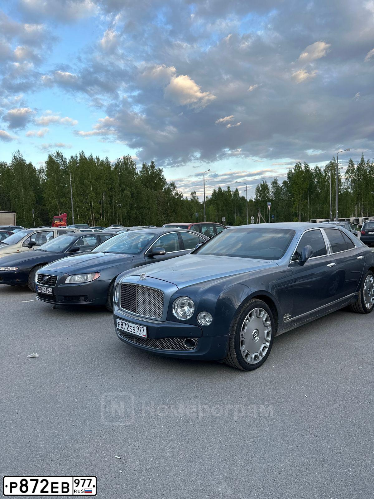 Фото автомобиля BENTLEY MULSANNE, 2011 — госномер О581ТС797. Цвет: СЕРЫЙ