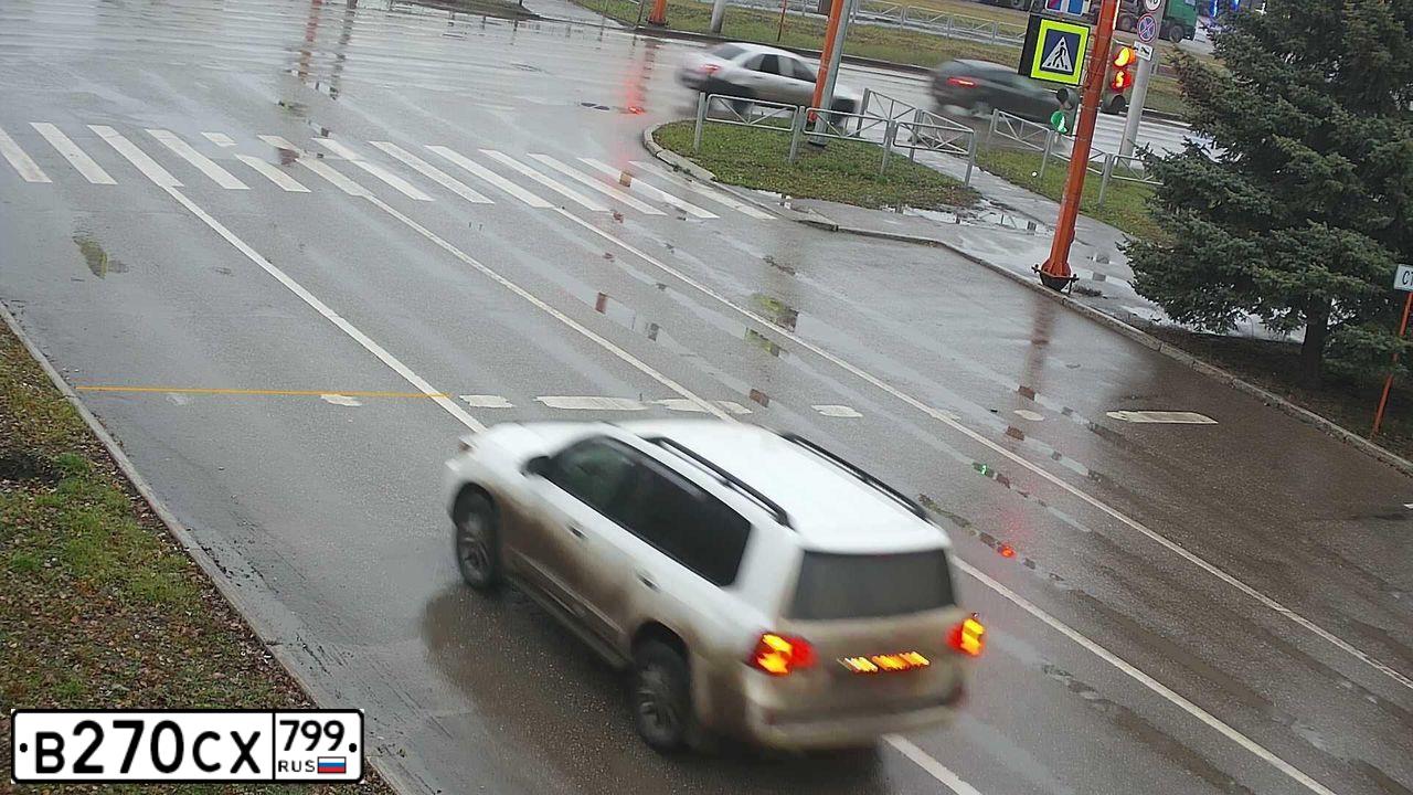 Фото автомобиля TOYOTA LANDCRUISER 200, 2012 — госномер В270СХ799. Цвет: Белый
