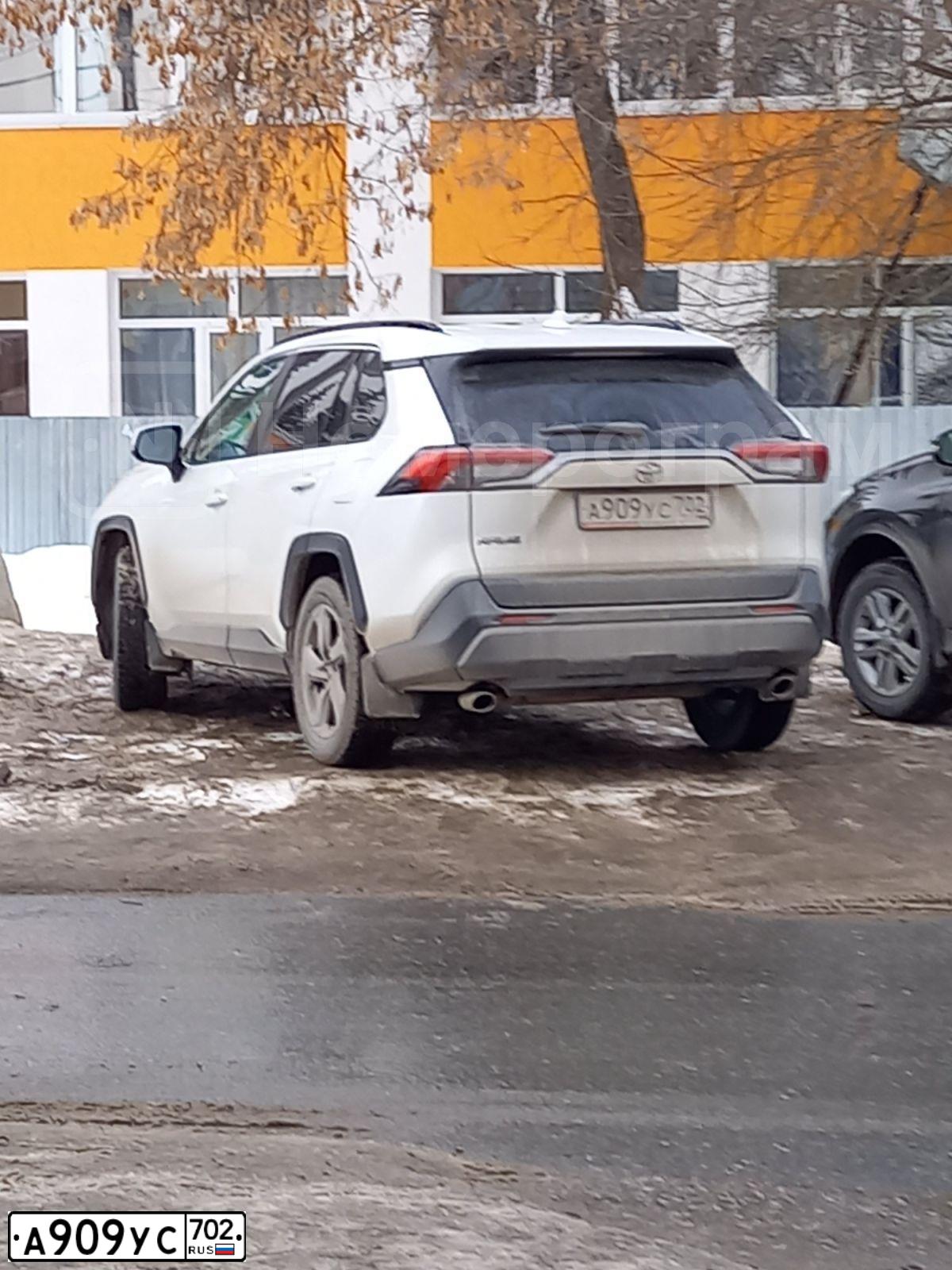 Фото автомобиля TOYOTA RAV4, 2020 — госномер А909УС702. Цвет: Белый