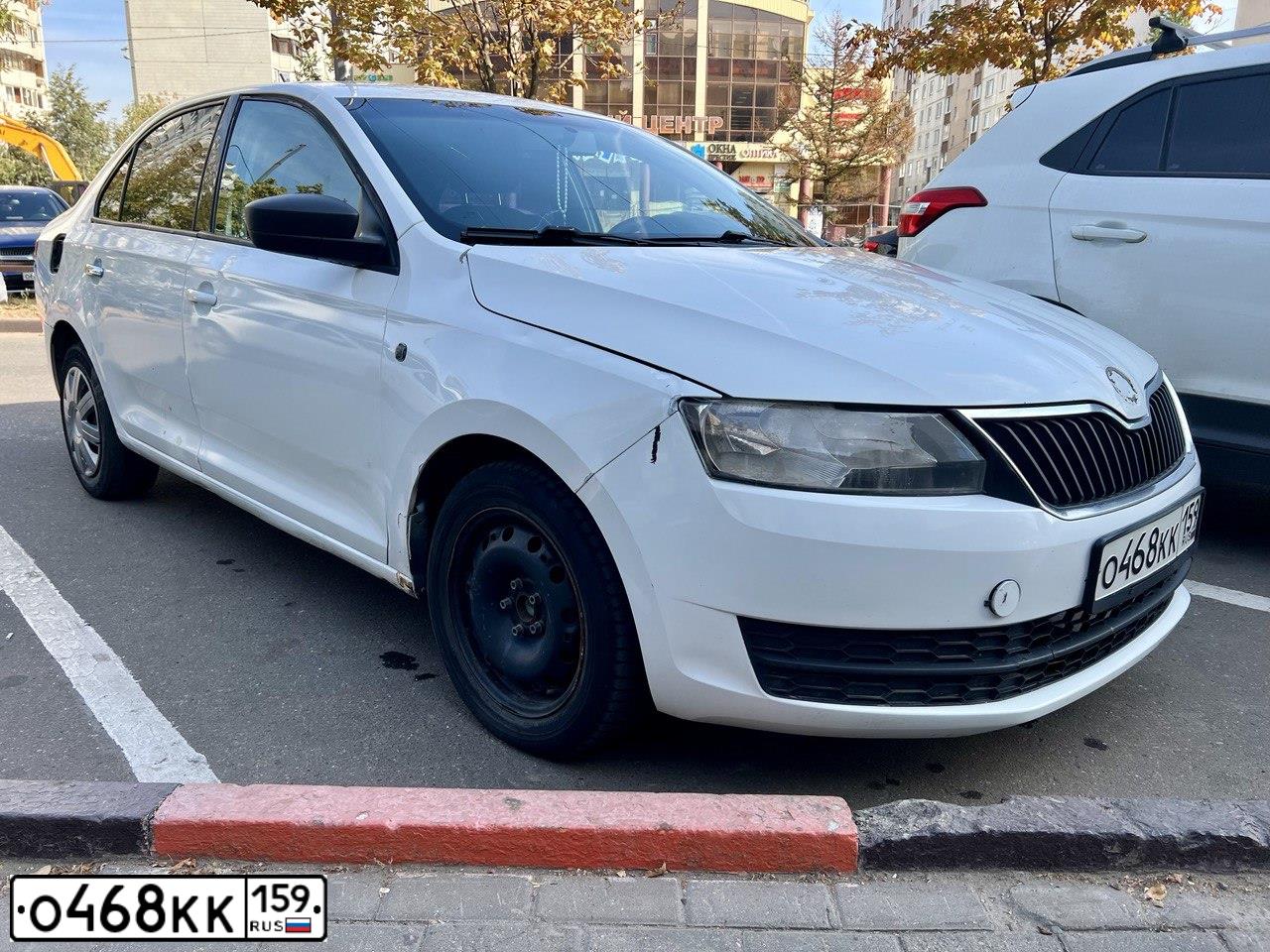 Фото автомобиля SKODA RAPID, 2016 — госномер О468КК159. Цвет: БЕЛЫЙ