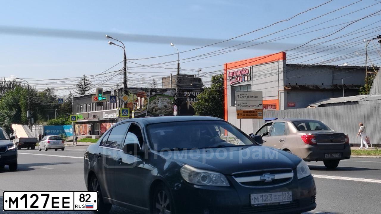 Фото автомобиля MITSUBISHI L 200, 2012 — госномер М127ЕЕ82. Цвет: ЧЕРНЫЙ