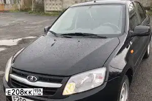 Фото автомобиля LADA 2190 GRANTA, 2013 — госномер Е208КК159. Цвет: Сине-Черный