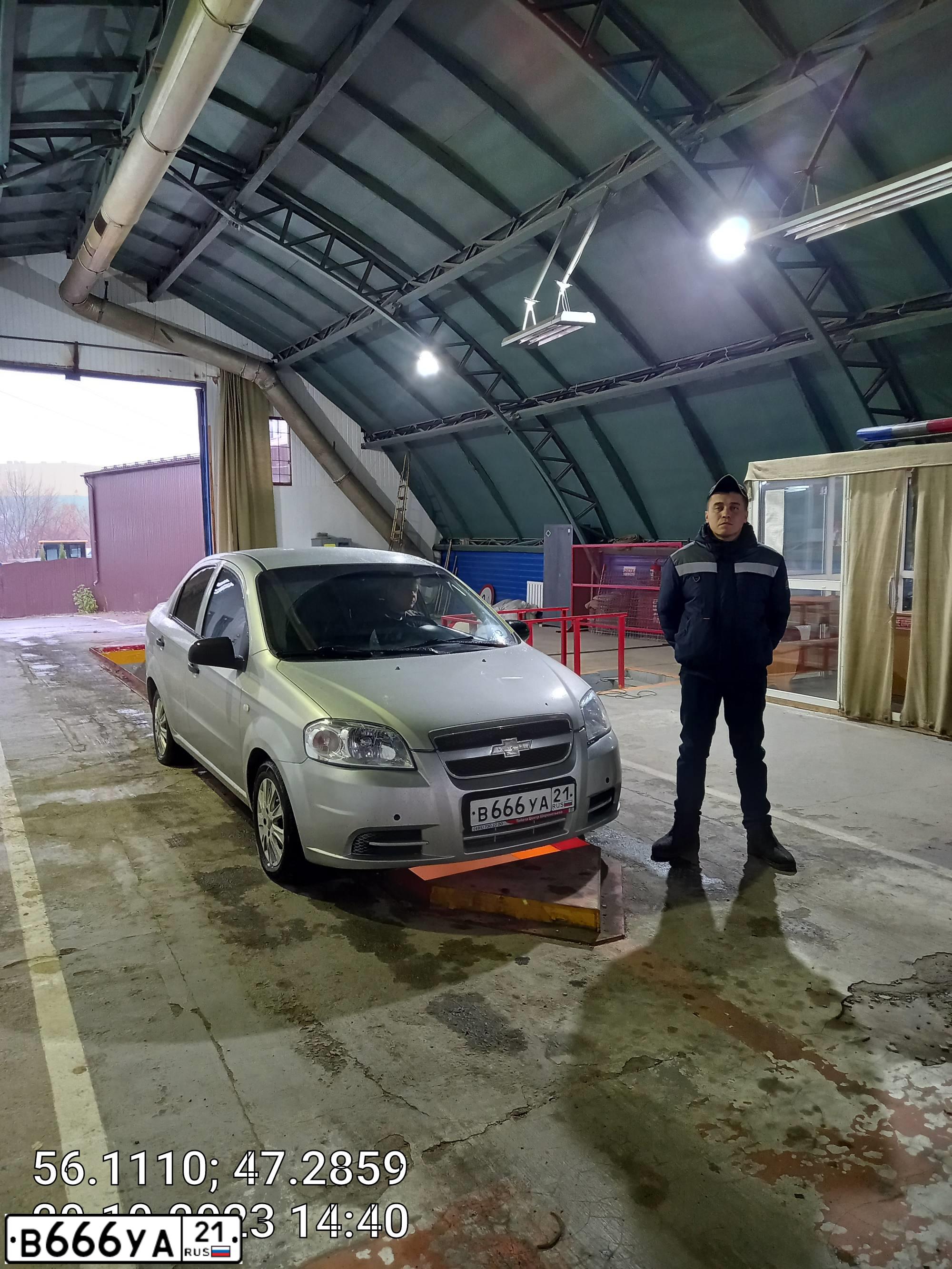 Фото автомобиля CHEVROLET AVEO, 2007 — госномер В666УА21. Цвет: Серебристый