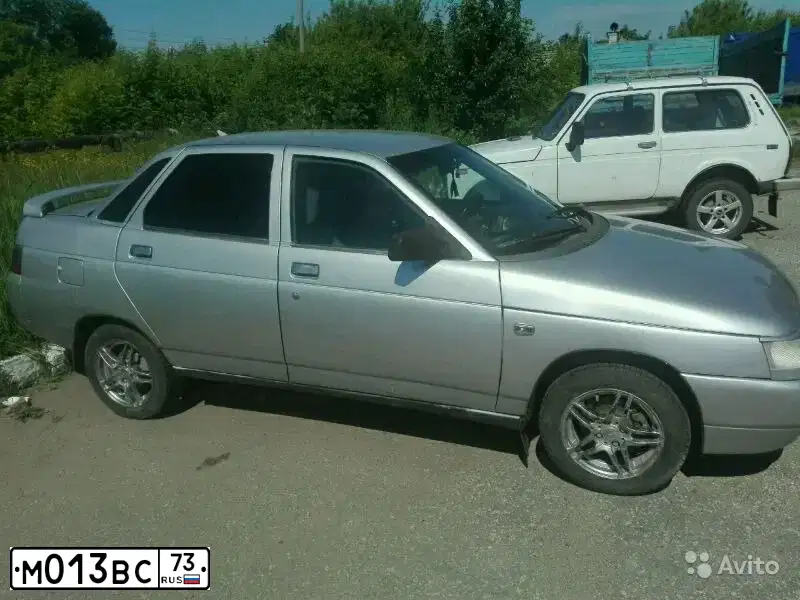 Фото автомобиля LADA 2110, 2002 — госномер М013ВС73. Цвет: СВЕТЛО-СЕРЕБРИСТЫЙ МЕТАЛЛ
