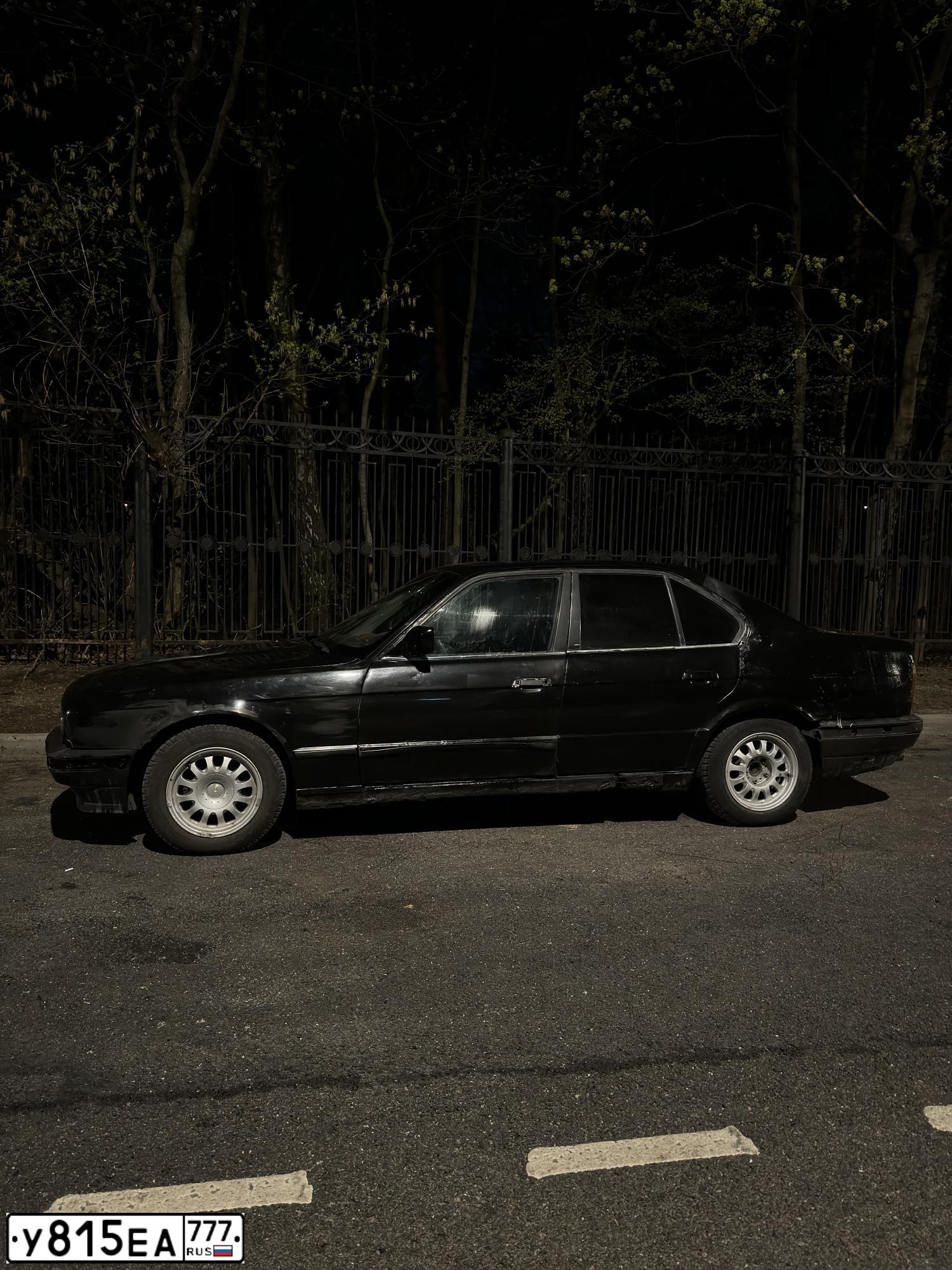 Фото автомобиля BMW SERIE 5, 1993 — госномер У815ЕА777. Цвет: Серый