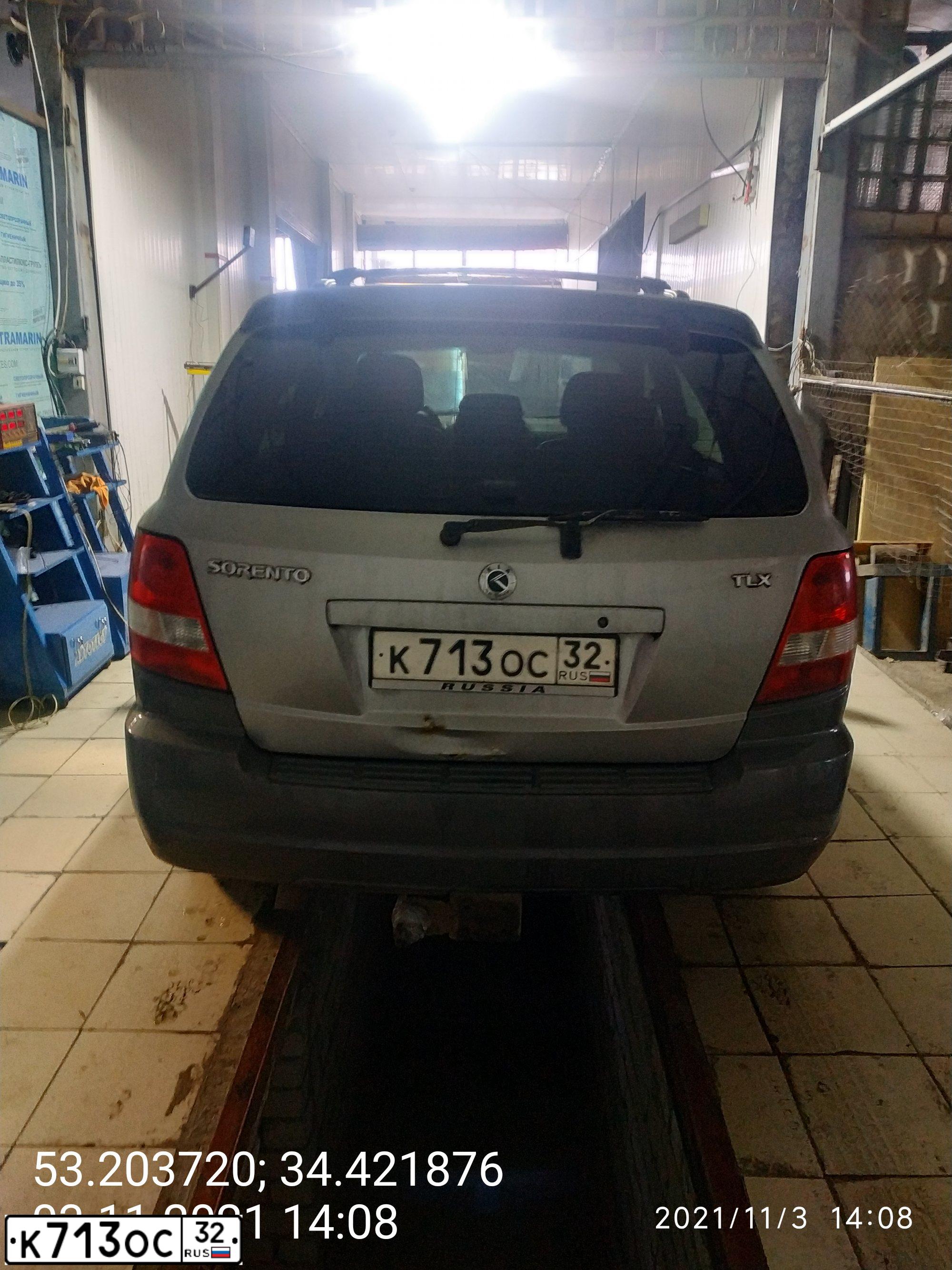 Фото автомобиля KIA SORENTO, 2002 — госномер К713ОС32. Цвет: ТЕМНО-СЕРЫЙ