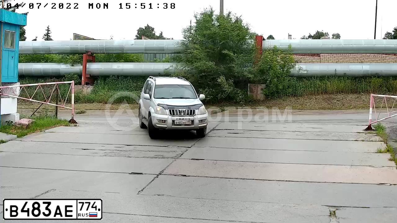 Фото автомобиля TOYOTA LANDCRUISER, 2008 — госномер А833МО90. Цвет: Серебристый
