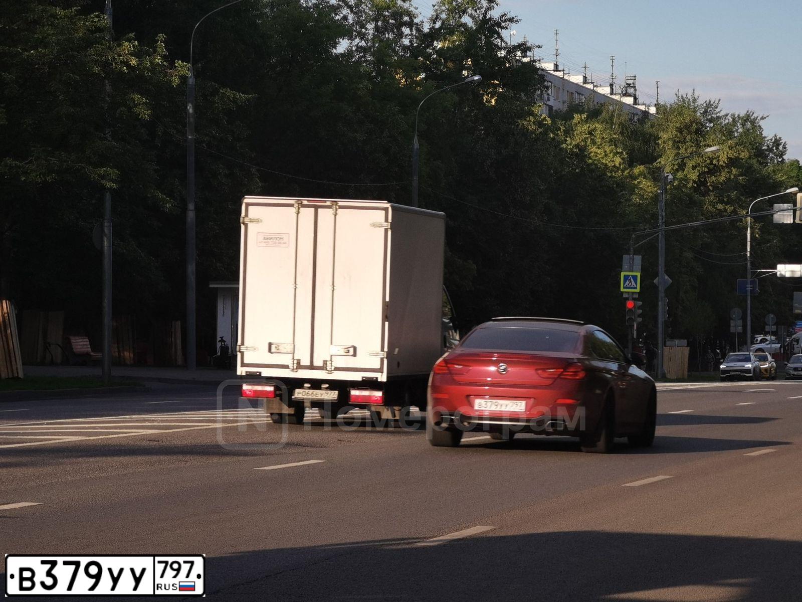 Фото автомобиля GEELY ATLAS, 2024 — госномер В379УУ797. Цвет: СЕРЫЙ