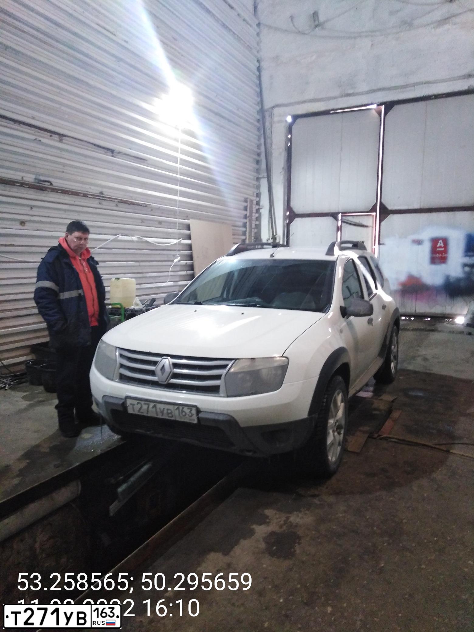 Фото автомобиля RENAULT DUSTER, 2013 — госномер Е043МО156