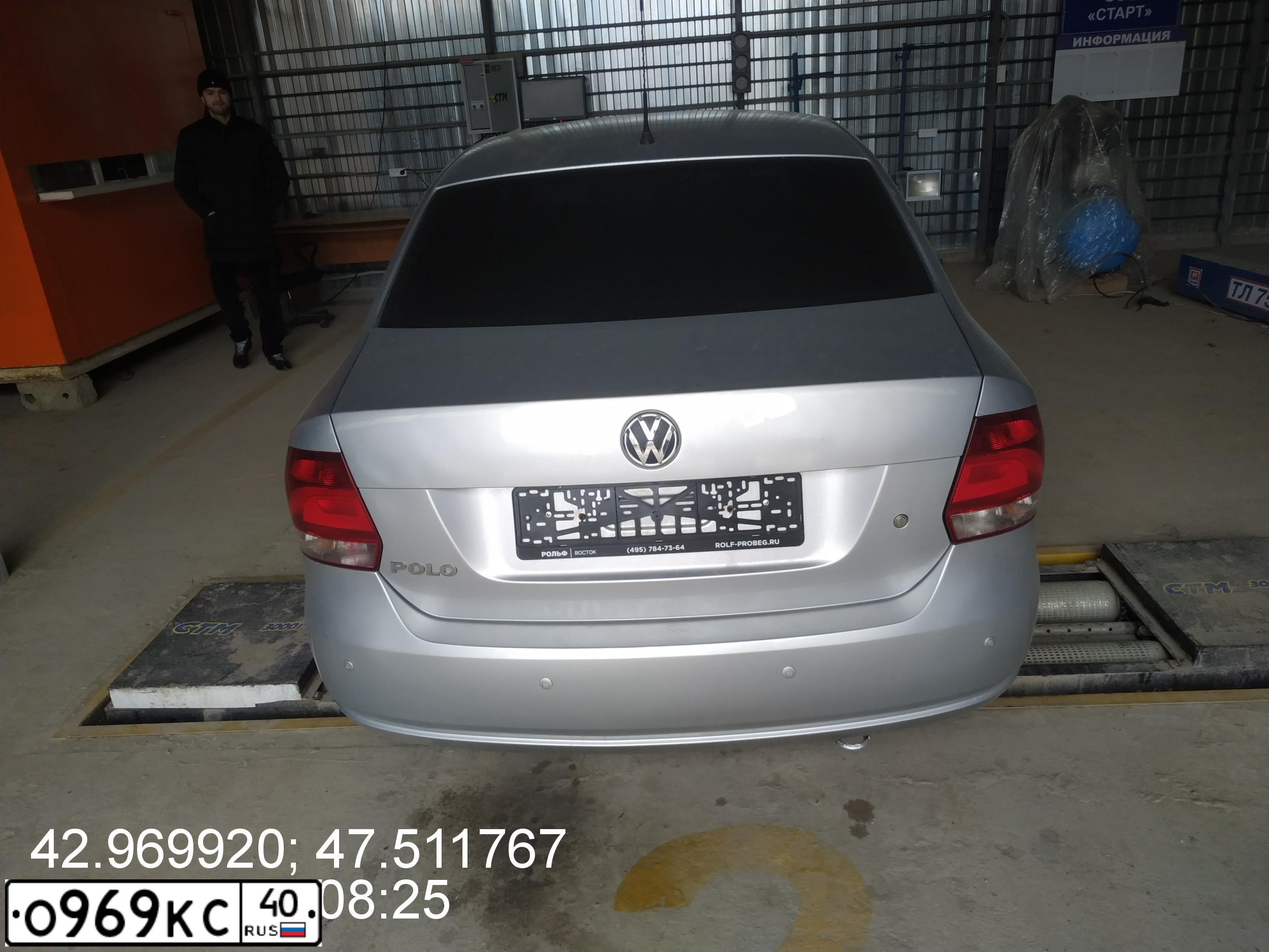 Фото автомобиля VOLKSWAGEN POLO, 2012 — госномер О969КС40. Цвет: Серебристый