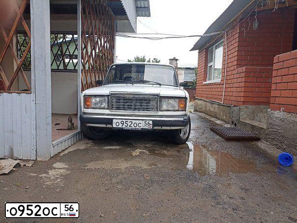 Фото автомобиля LADA 2107, 2002 — госномер Е683РС156. Цвет: ЯРКО-БЕЛЫЙ