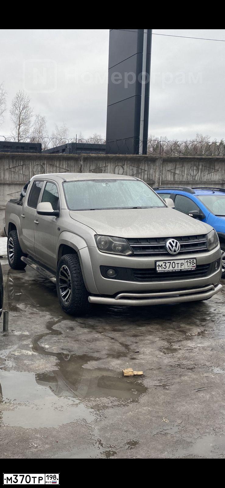 Фото автомобиля VOLKSWAGEN AMAROK, 2012 — госномер М370ТР198. Цвет: БЕЖЕВЫЙ