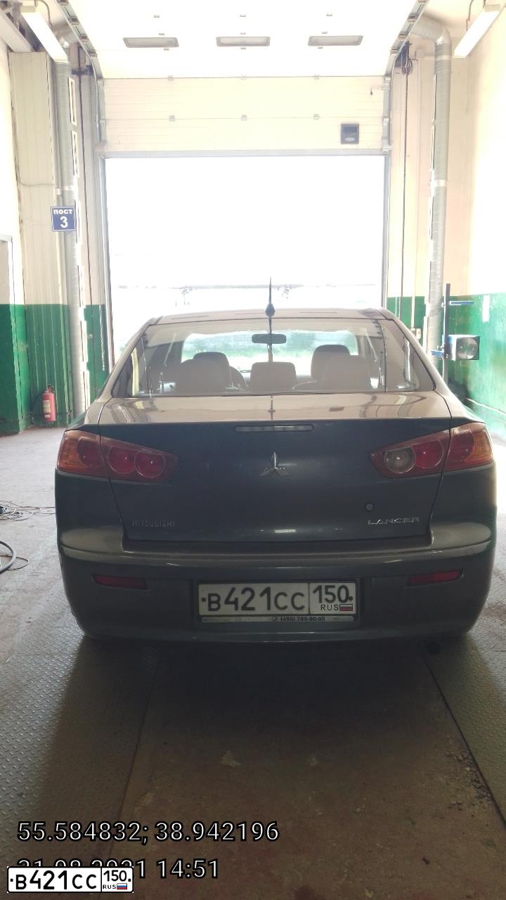 Фото автомобиля MITSUBISHI LANCER, 2008 — госномер В421СС150. Цвет: СЕРЫЙ