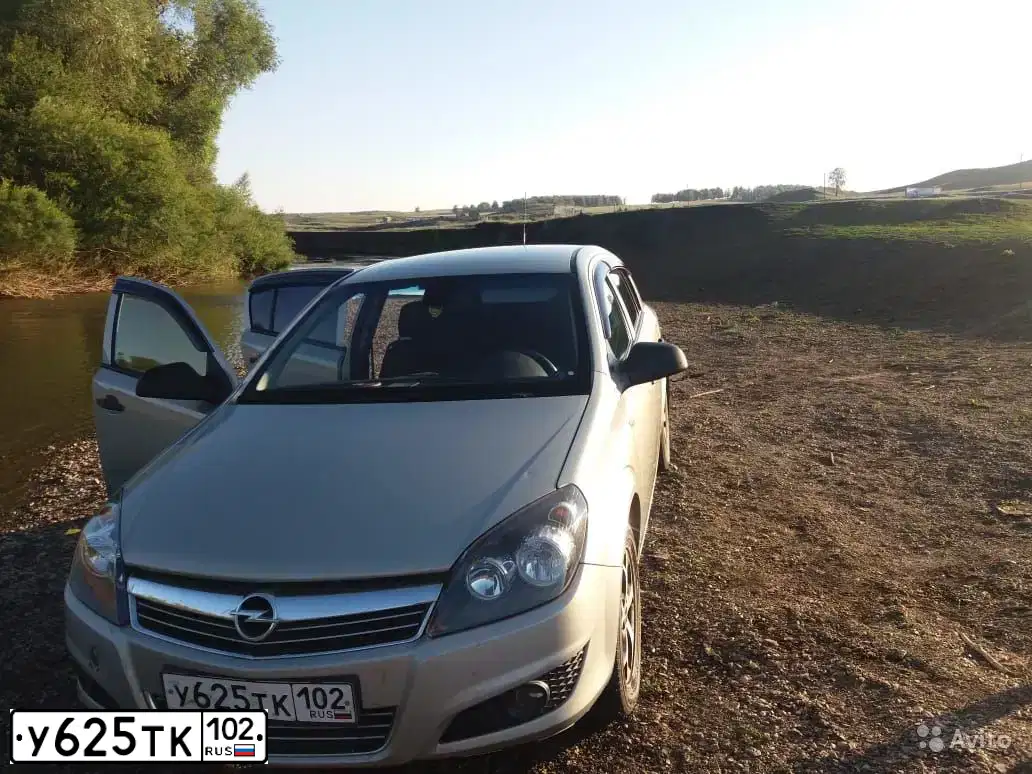Фото автомобиля OPEL ASTRA, 2011 — госномер М353ЕВ702