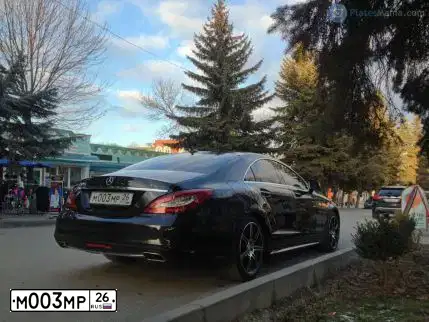 Фото автомобиля MERCEDES E-KLASSE, 2011 — госномер М003МР26. Цвет: Белый