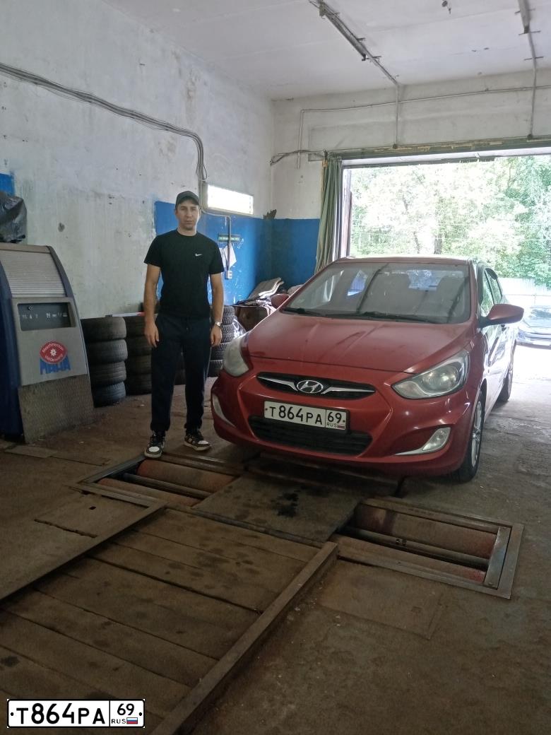 Фото автомобиля HYUNDAI SOLARIS, 2012 — госномер О587УК69. Цвет: КРАСНЫЙ ГРАНАТ