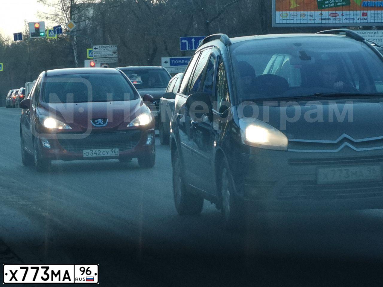 Фото автомобиля CITROEN C4 PICASSO, 2009 — госномер Х773МА96. Цвет: ЧЕРНЫЙ
