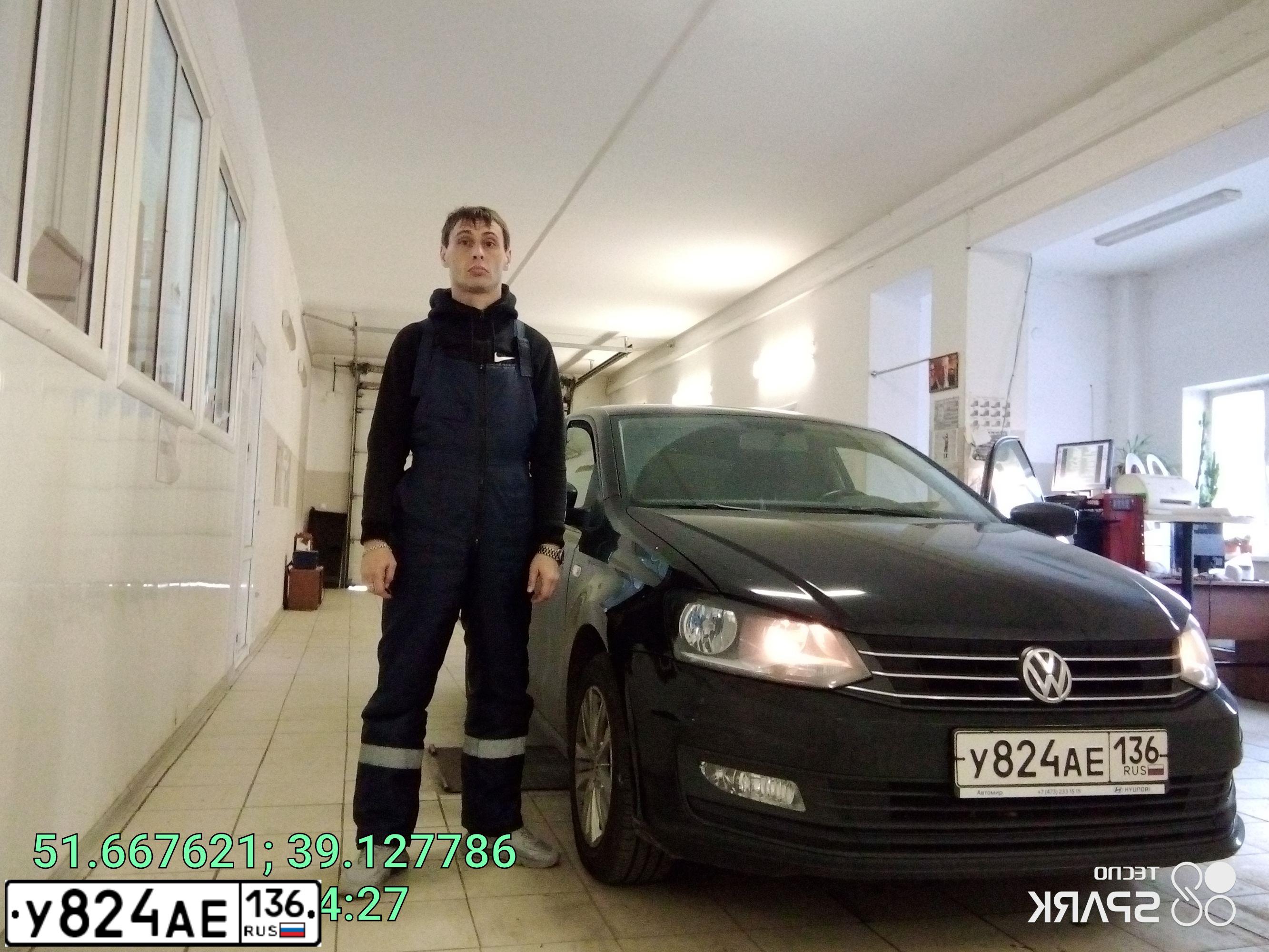Фото автомобиля VOLKSWAGEN POLO, 2015 — госномер Х402ТТ31. Цвет: ЧЕРНЫЙ