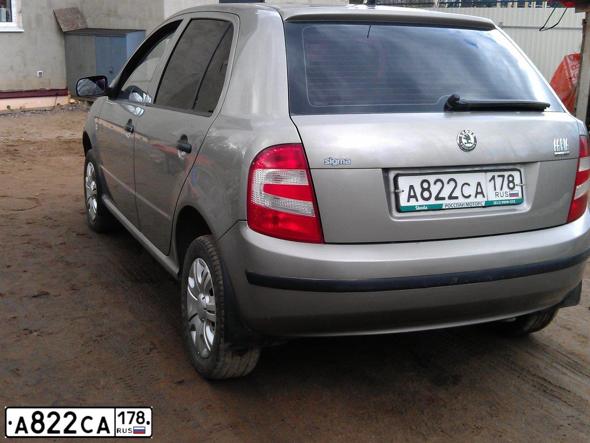 Фото автомобиля SKODA FABIA, 2007 — госномер А822СА178. Цвет: СЕРЫЙ