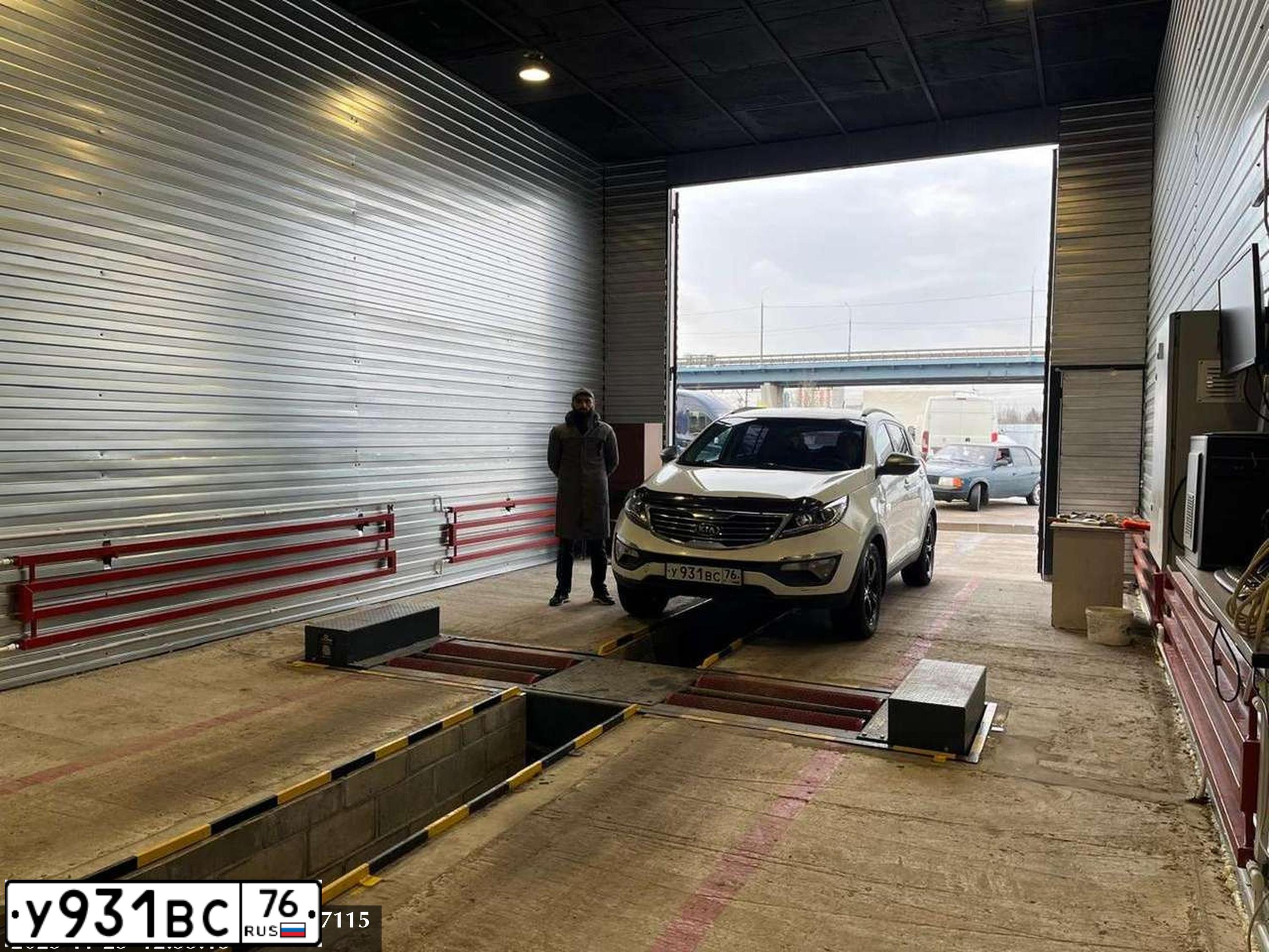 Фото автомобиля KIA SPORTAGE, 2010 — госномер А833КА550. Цвет: БЕЛЫЙ