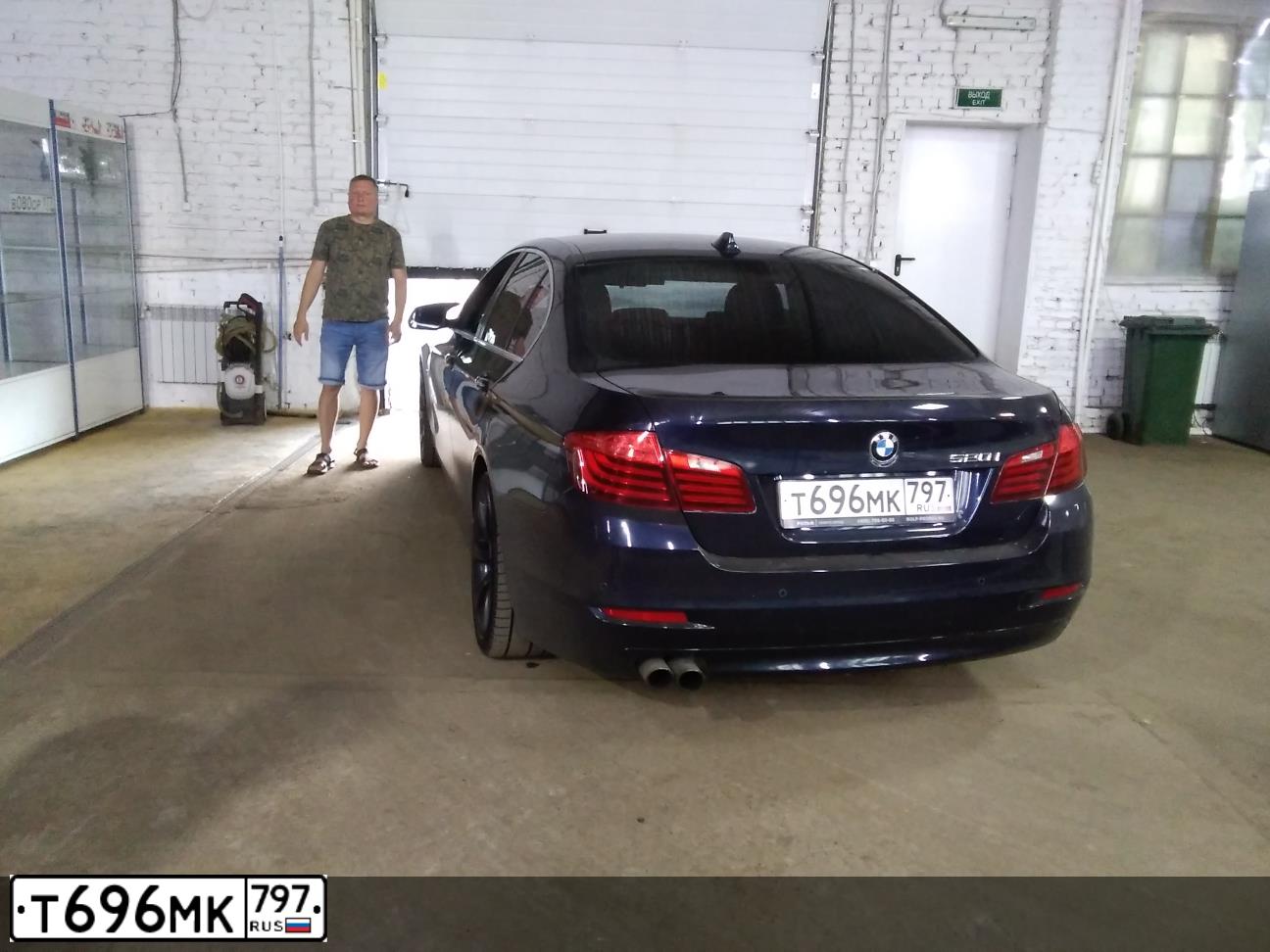 Фото автомобиля BMW SERIE 5, 2014 — госномер М937ТХ35. Цвет: синий