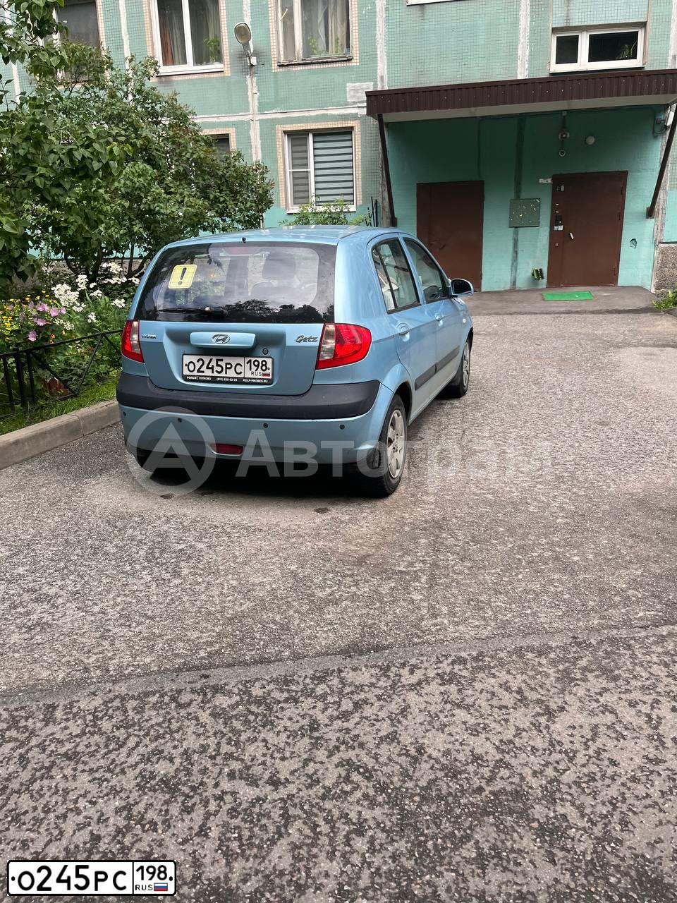 Фото автомобиля HYUNDAI GETZ, 2008 — госномер О245РС198. Цвет: голубой