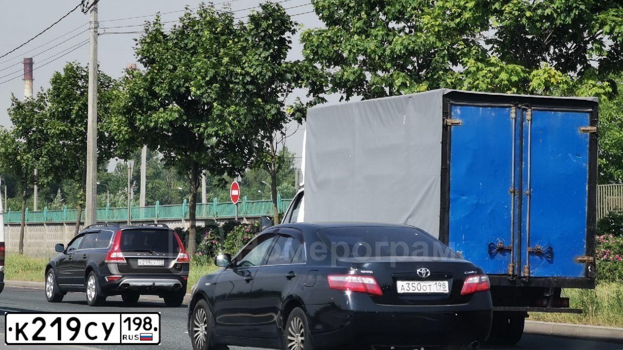 Фото автомобиля VOLVO XC70, 2013 — госномер К219СУ198. Цвет: СЕРО-БРОНЗОВЫЙ