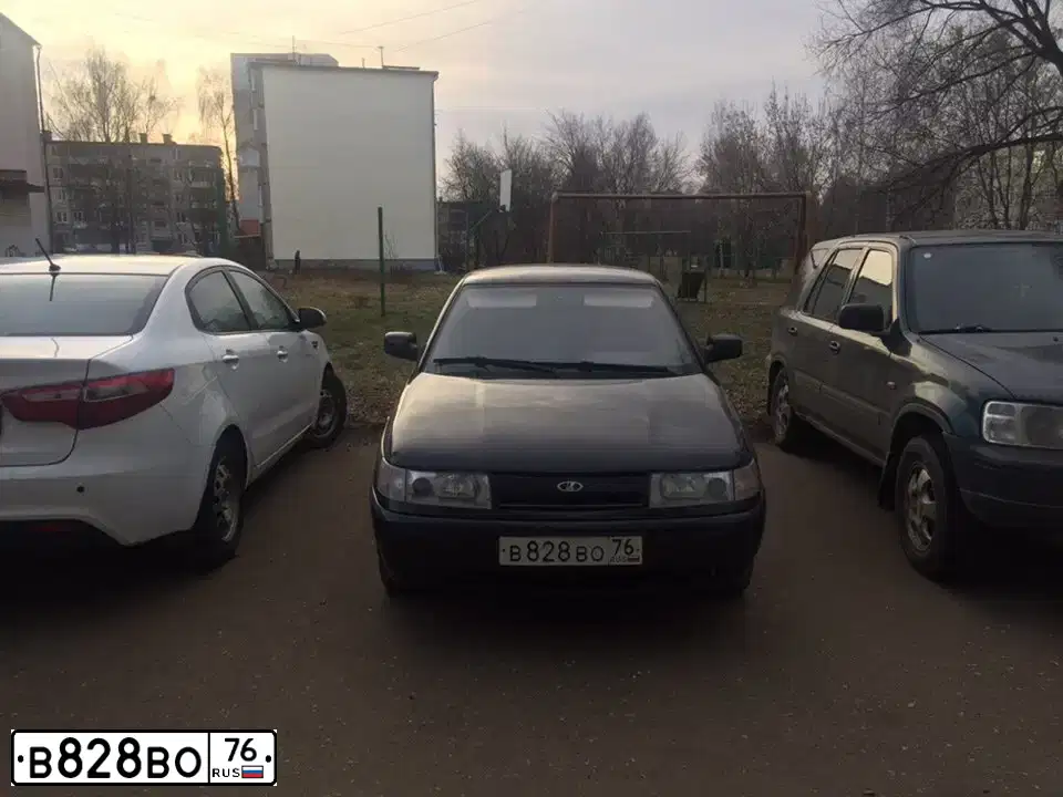 Фото автомобиля LADA 2110, 2006 — госномер В828ВО76. Цвет: ЧЕРНЫЙ