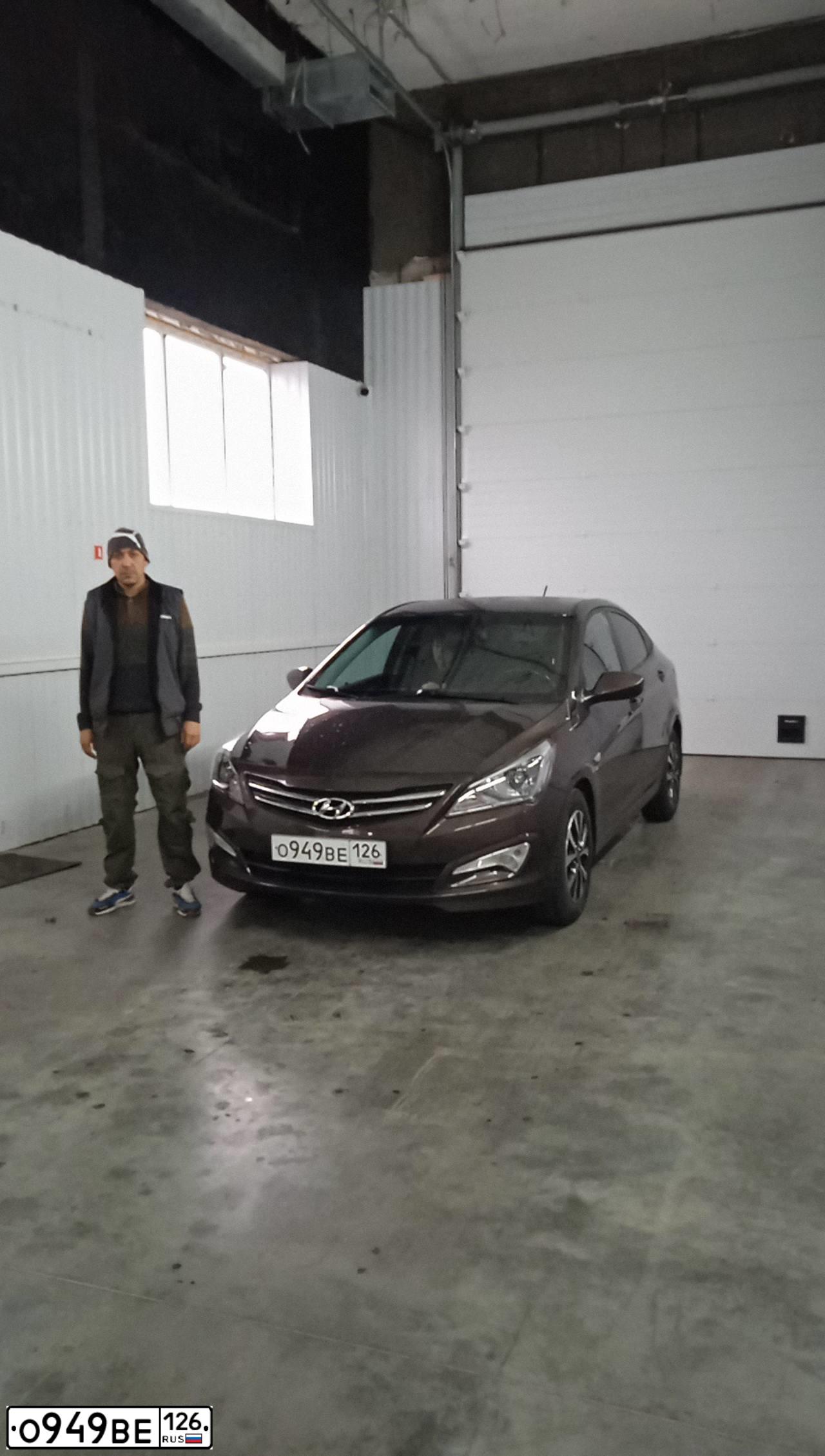 Фото автомобиля HYUNDAI SOLARIS, 2015 — госномер О949ВЕ126. Цвет: Коричневый