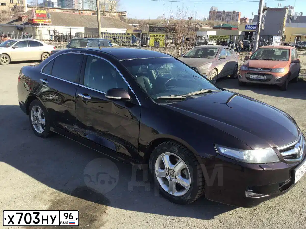 Фото автомобиля LADA 2192 KALINA, 2013 — госномер Х703НУ96. Цвет: Оранжевый