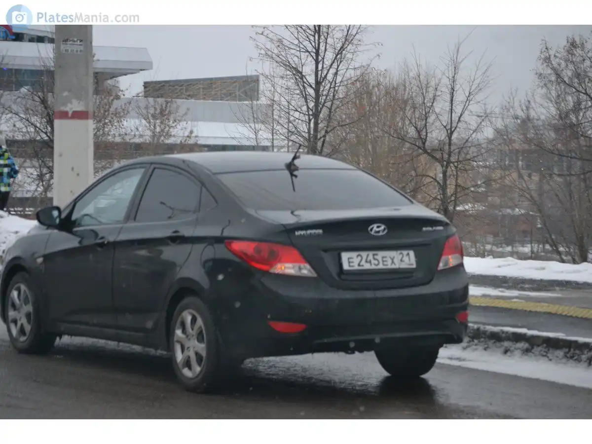 Фото автомобиля HYUNDAI SOLARIS, 2013 — госномер Н246РВ21. Цвет: ЧЕРНЫЙ