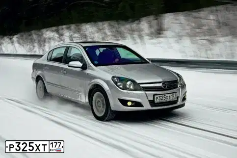 Фото автомобиля OPEL ASTRA, 2007 — госномер Р325ХТ177. Цвет: СЕРЕБРИСТЫЙ