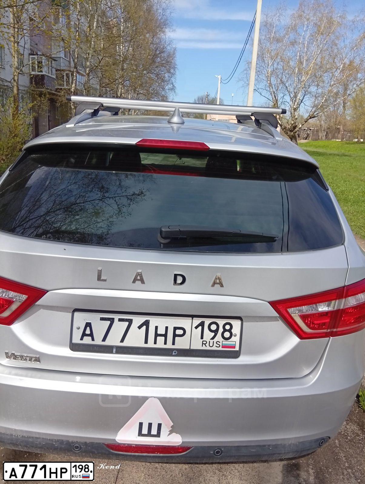 Фото автомобиля LADA VESTA, 2018 — госномер А771НР198. Цвет: Серебристый