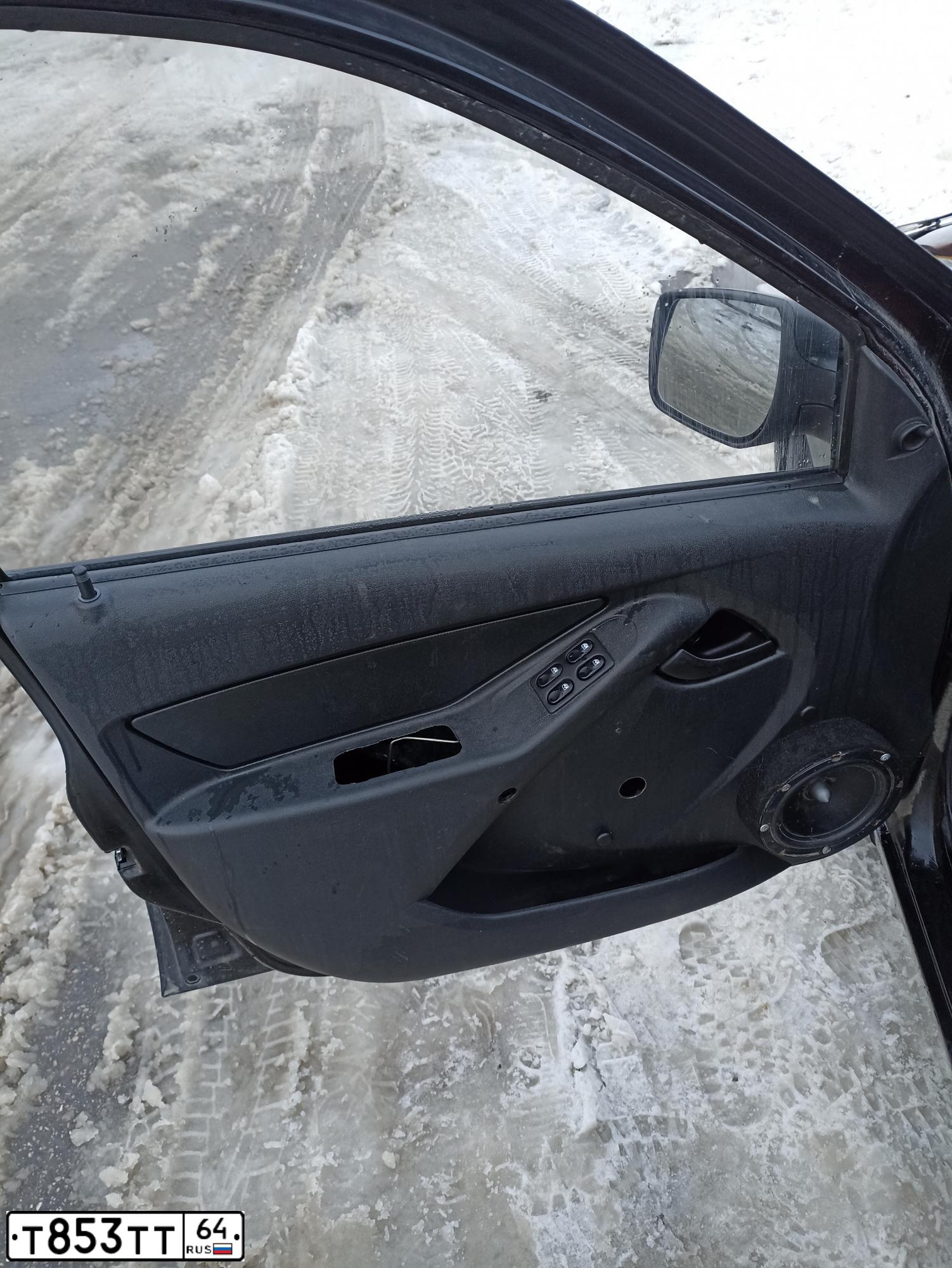 Фото автомобиля LADA 2190 GRANTA, 2013 — госномер Т357МК64. Цвет: ЧЕРНЫЙ