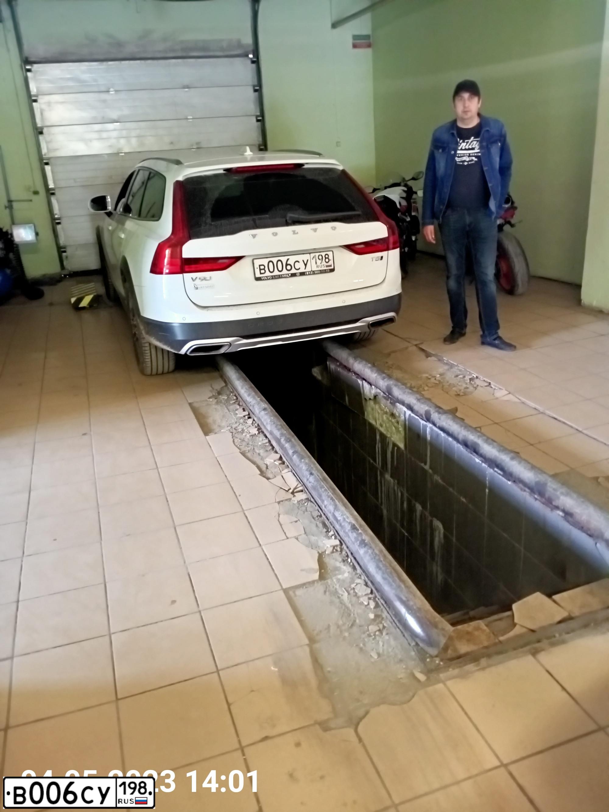Фото автомобиля VOLVO V90, 2019 — госномер У018РТ43. Цвет: Белый