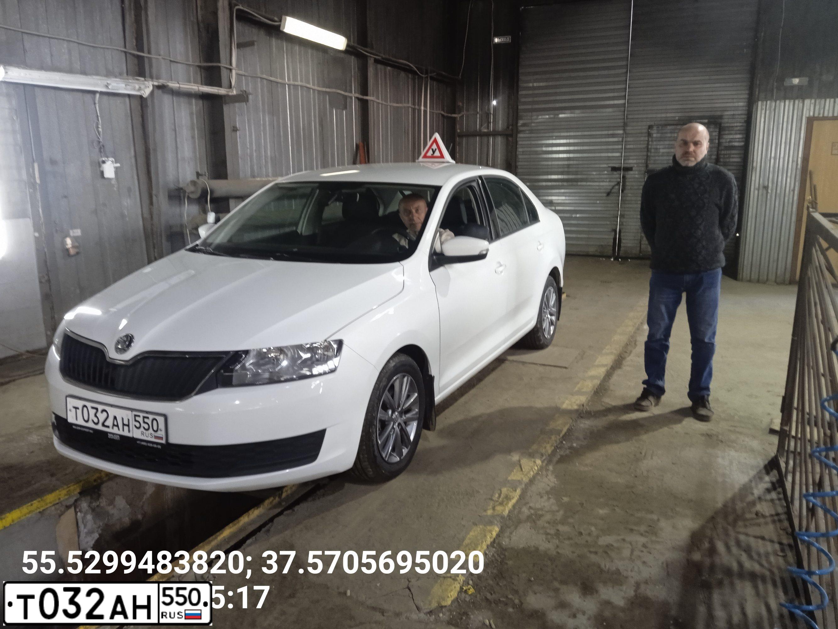 Фото автомобиля SKODA RAPID, 2019 — госномер Т032АН550. Цвет: БЕЛЫЙ
