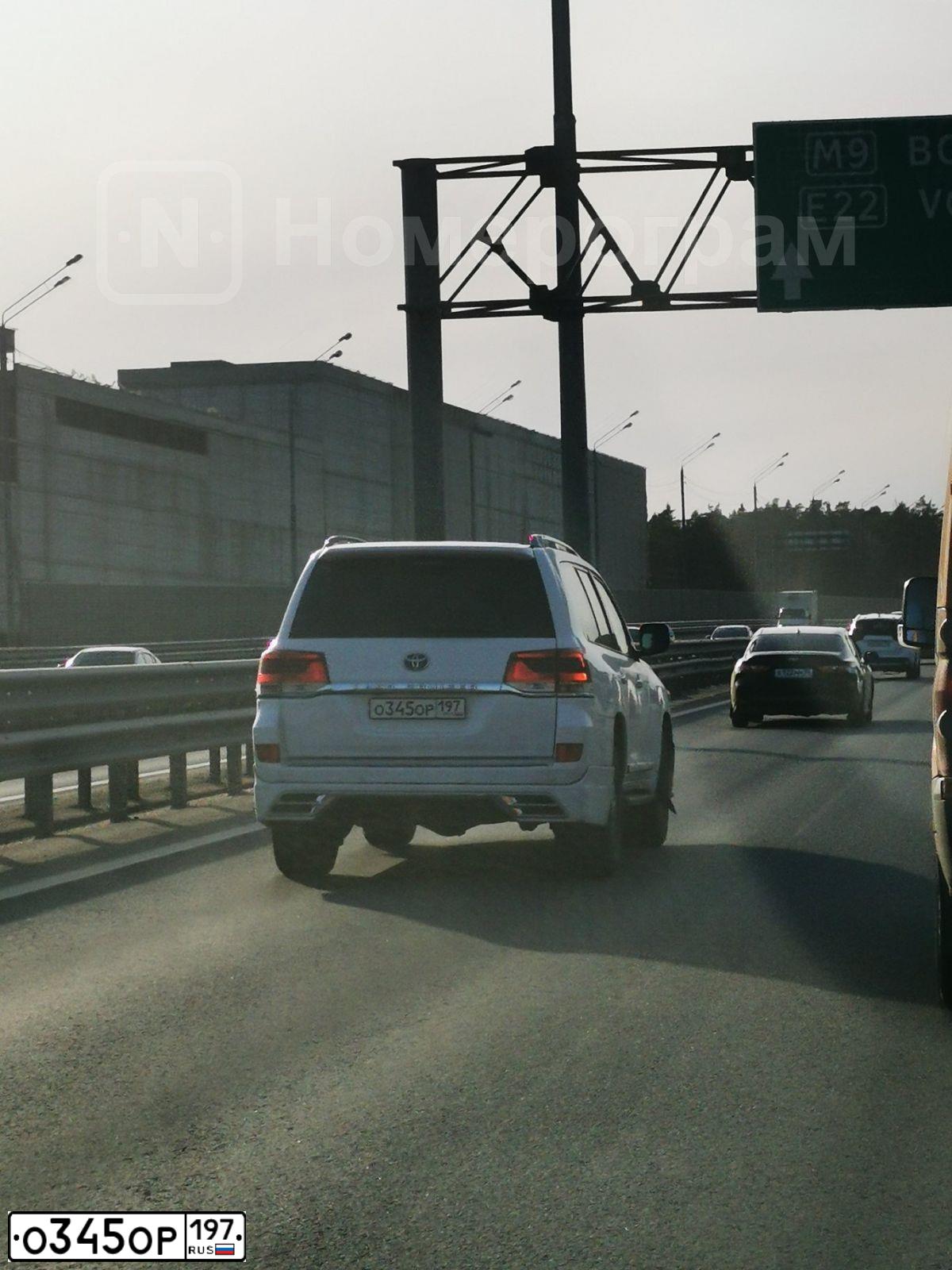 Фото автомобиля TOYOTA LANDCRUISER 200, 2011 — госномер О345ОР197. Цвет: БЕЛЫЙ