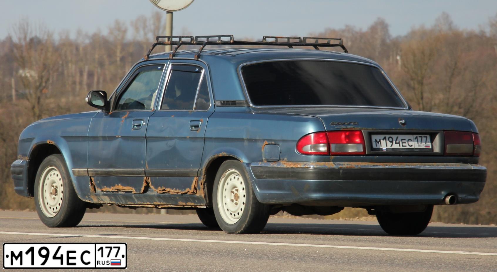 Фото автомобиля GAZ 3110 WOLGA, 2006 — госномер М194ЕС177. Цвет: СИНИЙ