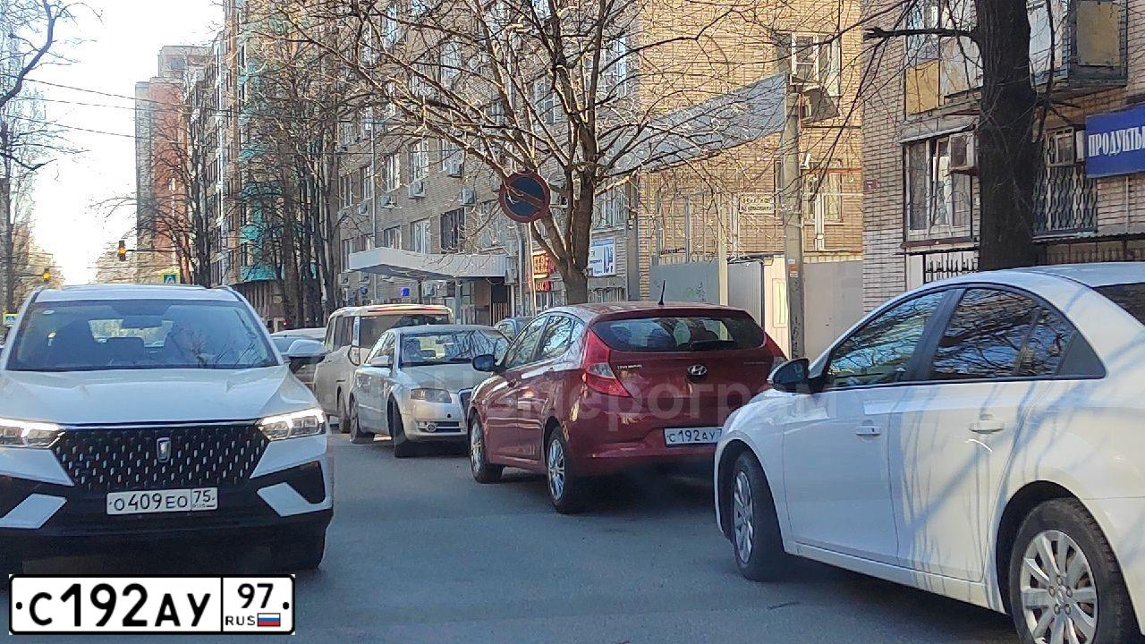 Фото автомобиля PEUGEOT 206, 2002 — госномер М717ОС67. Цвет: Красный
