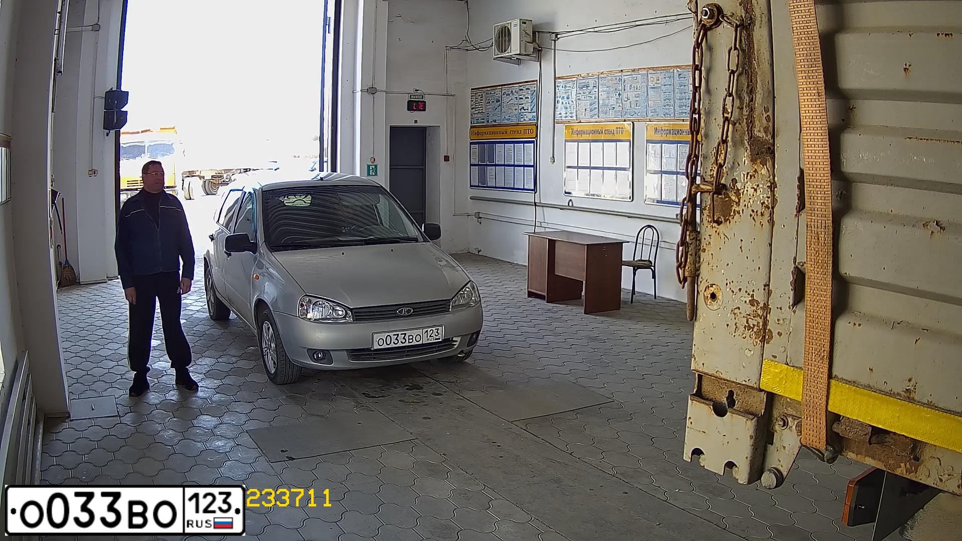 Фото автомобиля LADA 1119 KALINA, 2010 — госномер Р033ВО123. Цвет: СЕРЕБРИСТЫЙ