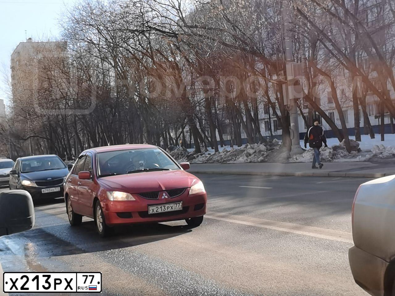Фото автомобиля MITSUBISHI LANCER, 2005 — госномер Х213РХ77. Цвет: КРАСНЫЙ