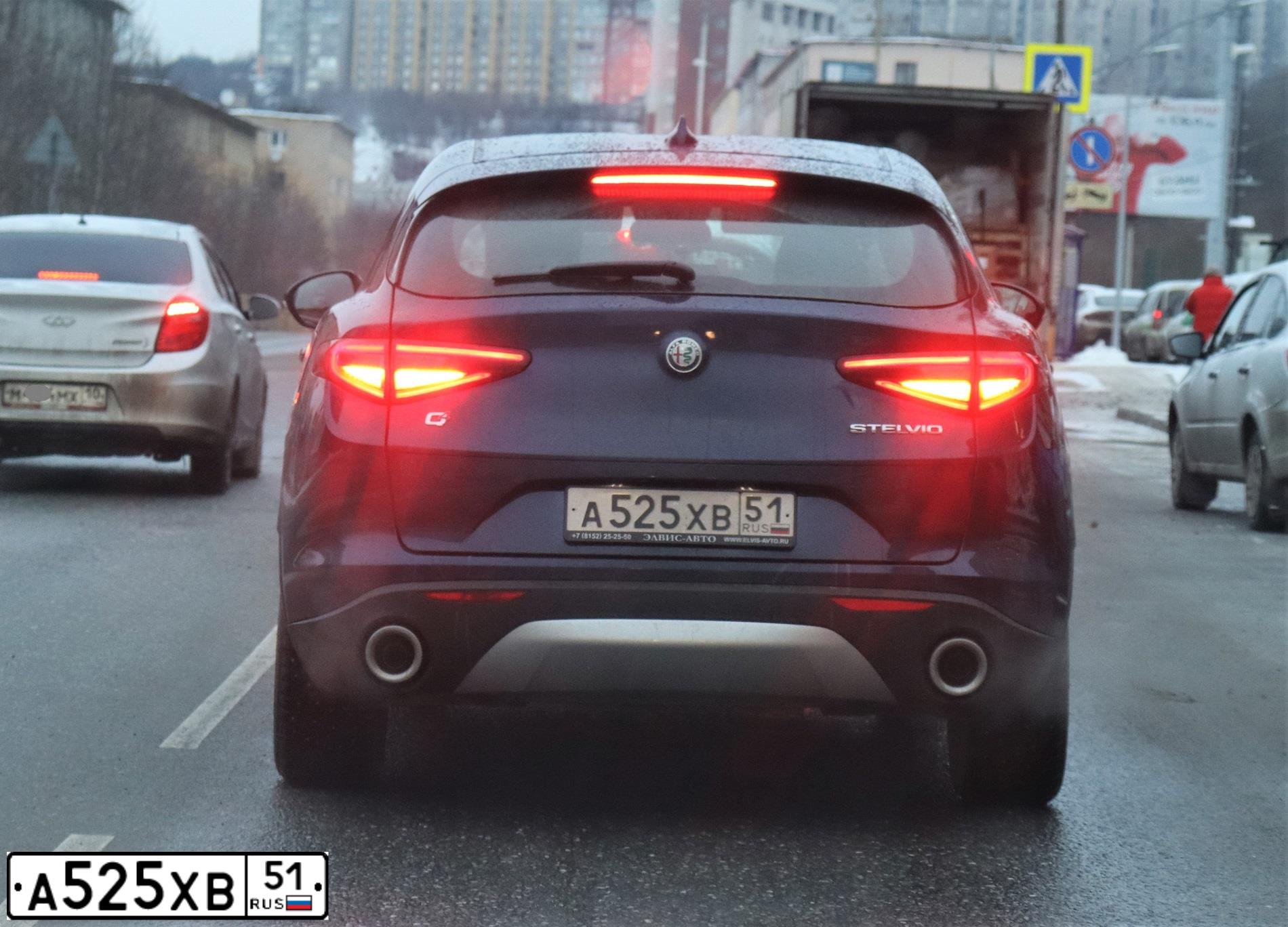 Фото автомобиля ALFA ROMEO STELVIO, 2019 — госномер А525ХВ51. Цвет: синий