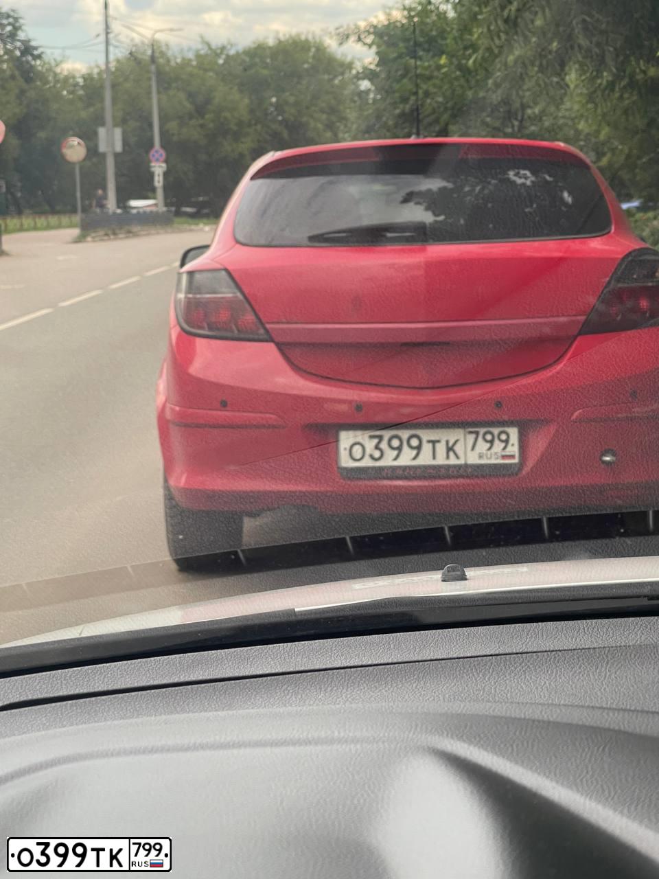 Фото автомобиля OPEL ASTRA, 2007 — госномер М444ЕС199. Цвет: Красный