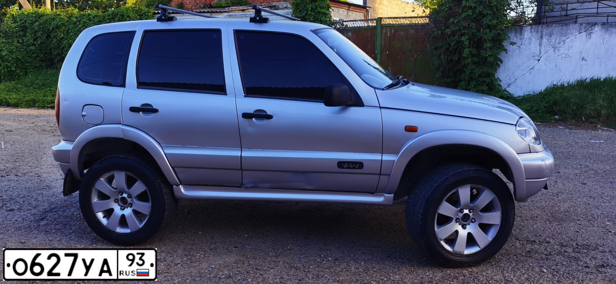 Фото автомобиля CHEVROLET NIVA, 2005 — госномер Х094РВ193