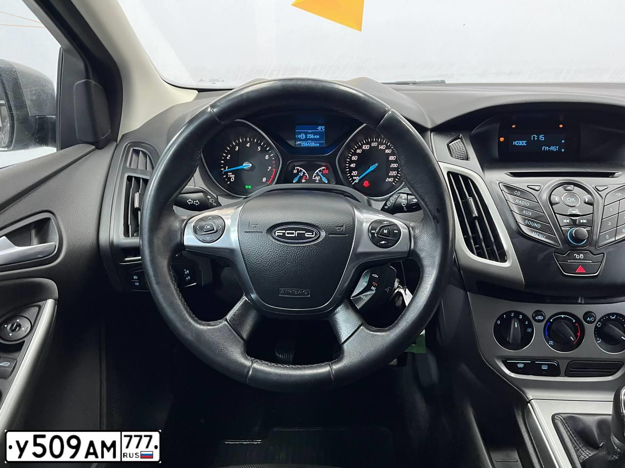 Фото автомобиля FORD FOCUS, 2013 — госномер М228КН21. Цвет: СЕРО-КОРИЧНЕВЫЙ