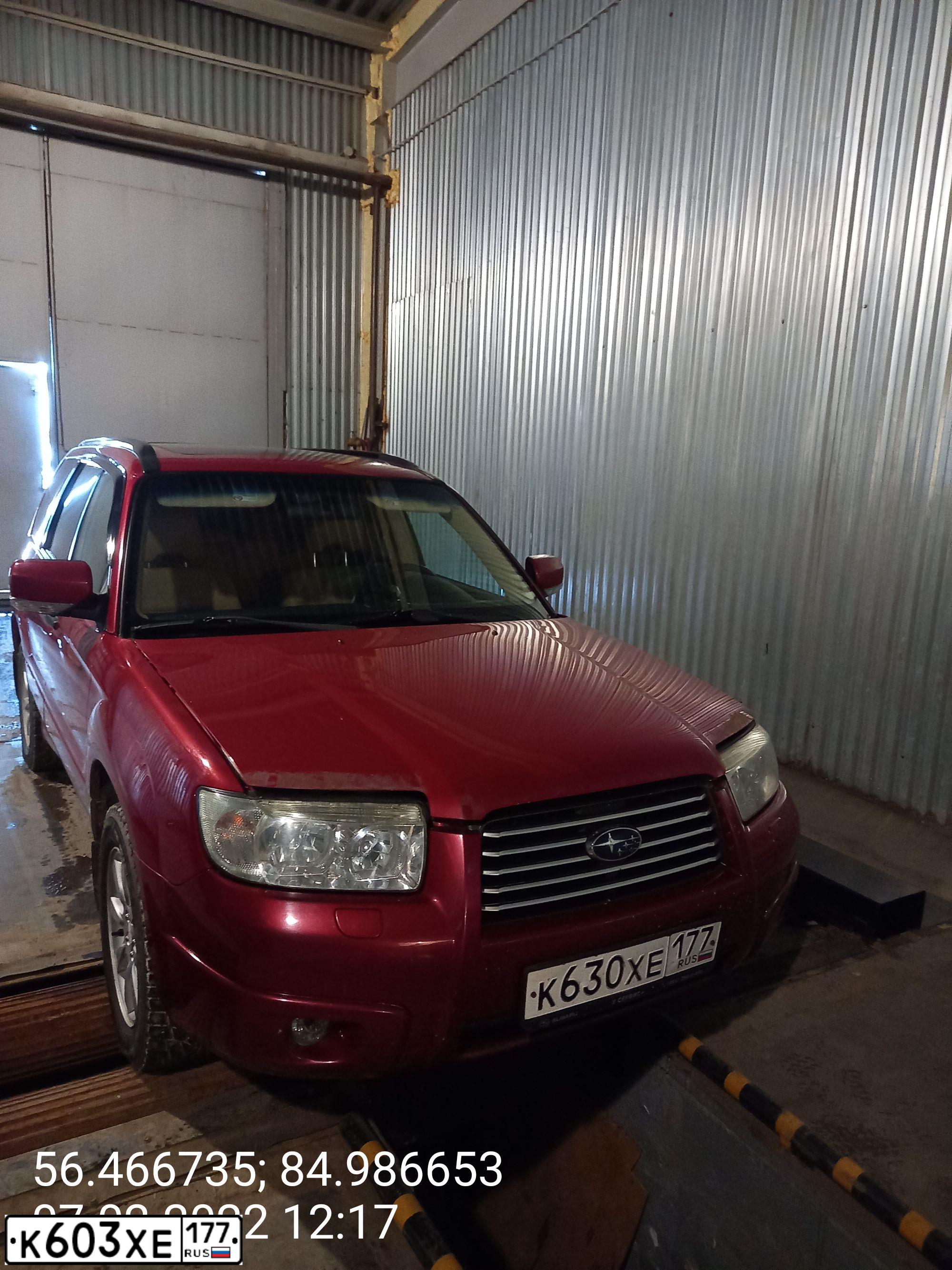 Фото автомобиля SUBARU FORESTER, 2005 — госномер Н627УС70. Цвет: ВИШНЕВЫЙ