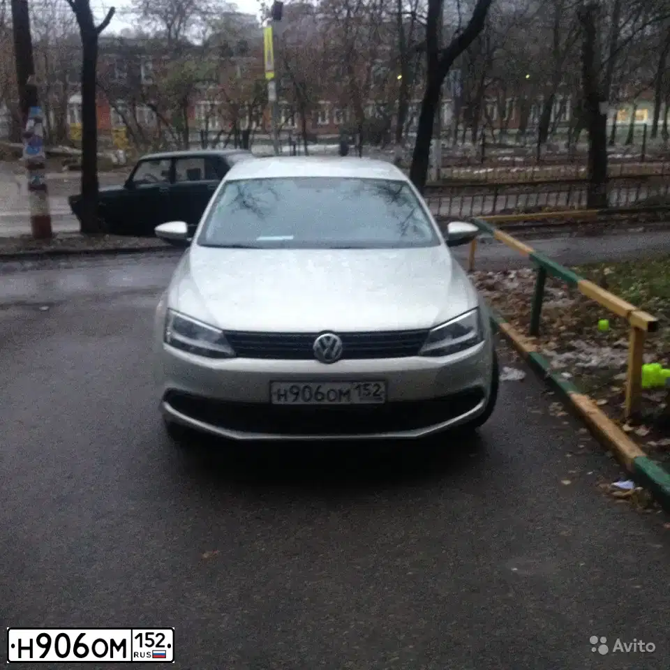 Фото автомобиля VOLKSWAGEN JETTA, 2014 — госномер Н906ОМ152. Цвет: Серебристо-Желтый