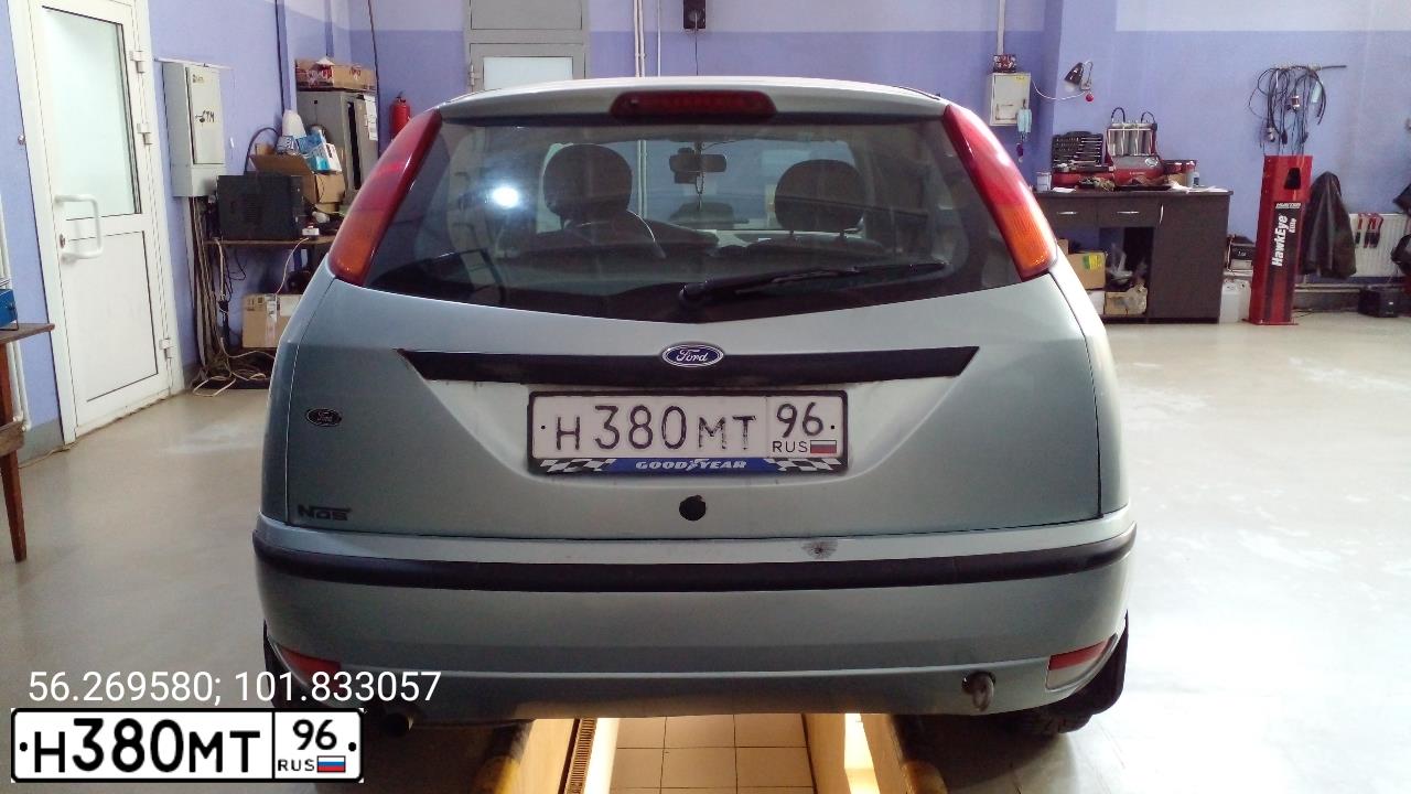 Фото автомобиля FORD FOCUS, 2003 — госномер М119НТ138. Цвет: СЕРЫЙ
